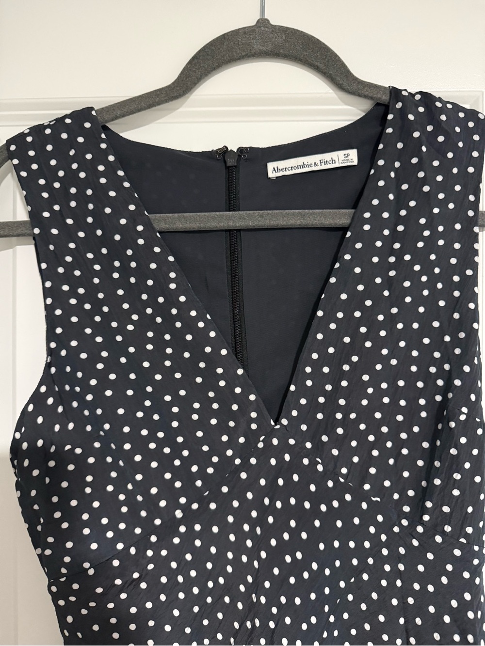 Black Polka Dot V-Neck Sleeveless Maxi Dress - Picture 2 of 4